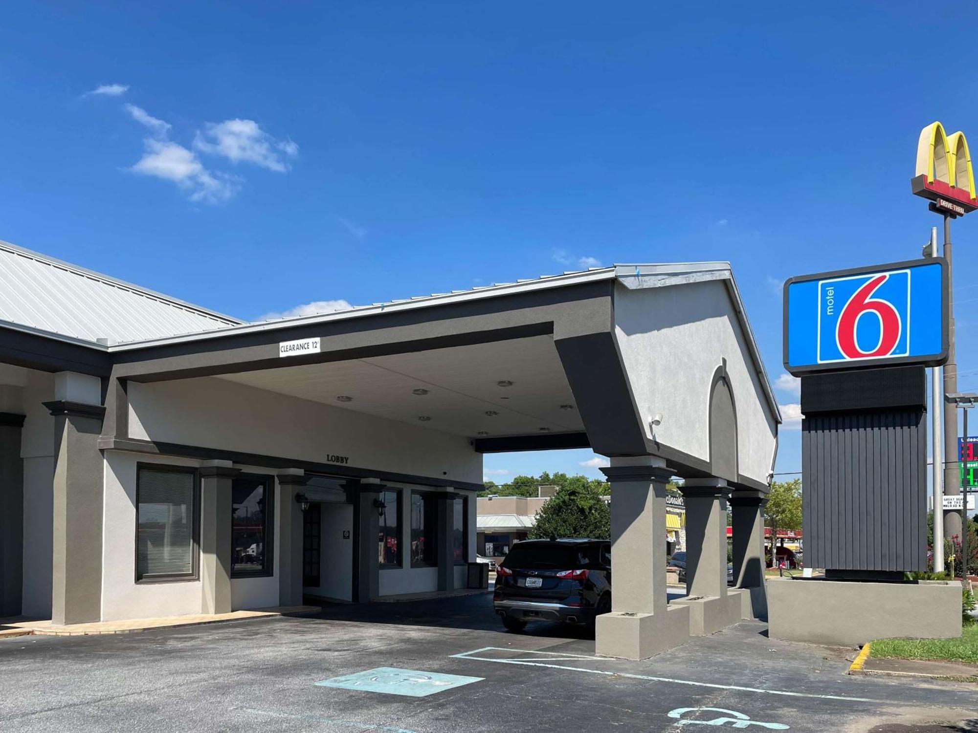 Motel 6 Opelika Al Esterno foto
